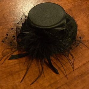 Mini-black Fascinator top hat